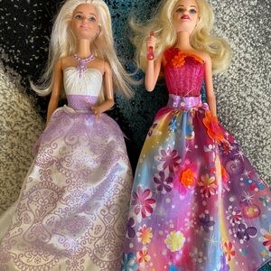 🔴Black Friday Sale🔴2 Barbie dolls with dresses